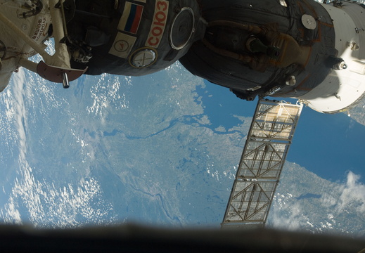 STS135-E-08767