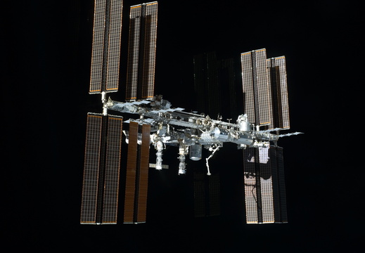 STS135-E-11807