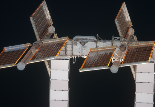 STS135-E-06801