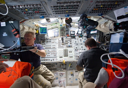 STS135-E-10699