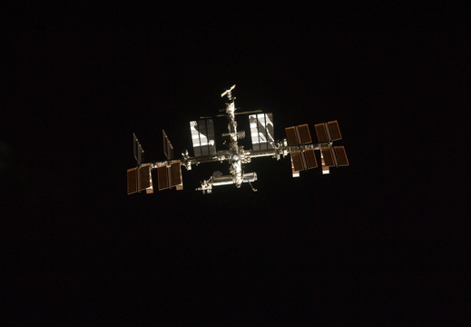 STS135-E-06700