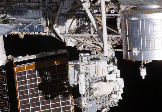 STS135-E-11070