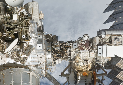 STS135-E-10913