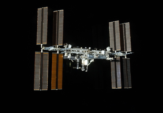 STS135-E-11791