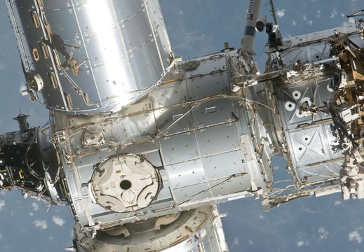 STS135-E-10833