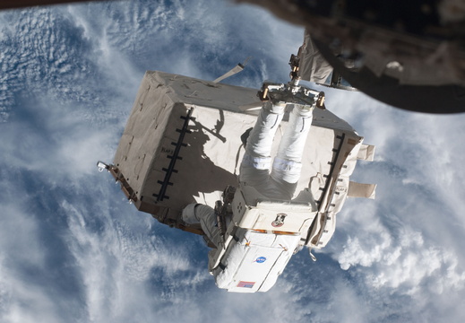 STS135-E-07650