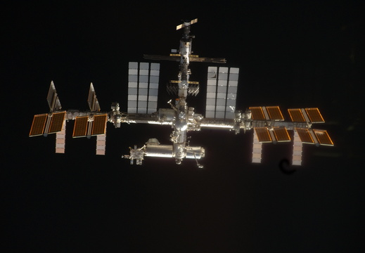 STS135-E-06713