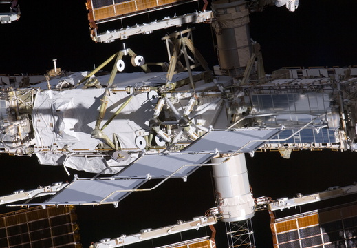STS135-E-11066