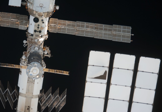 STS135-E-06818