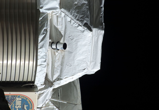 STS135-E-08415