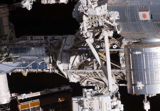 STS135-E-11063