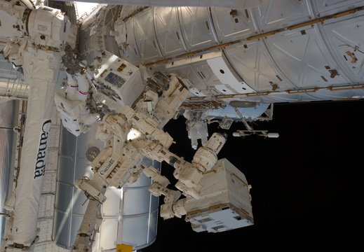STS135-E-07579