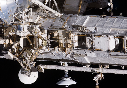 STS135-E-11083