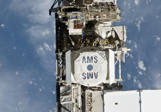 STS135-E-10875