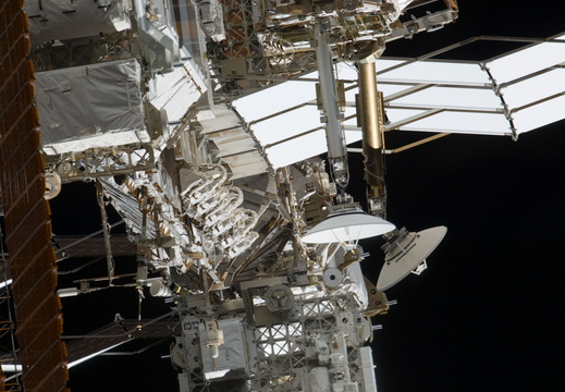 STS135-E-11298