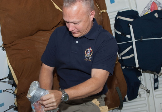 STS135-E-07693