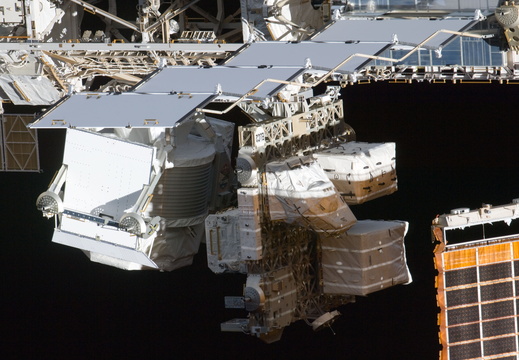 STS135-E-11412