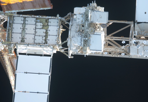 STS135-E-06839