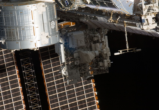 STS135-E-11127