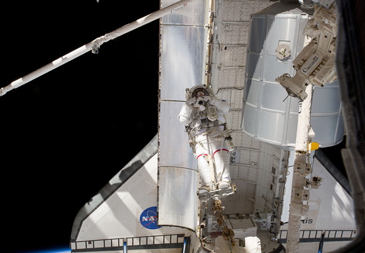 STS135-E-07598