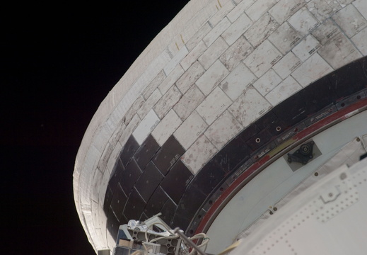 STS135-E-05156