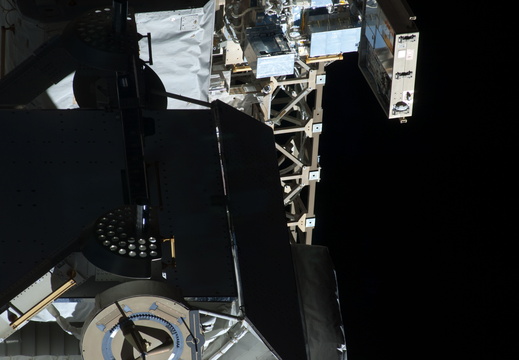 STS135-E-08411
