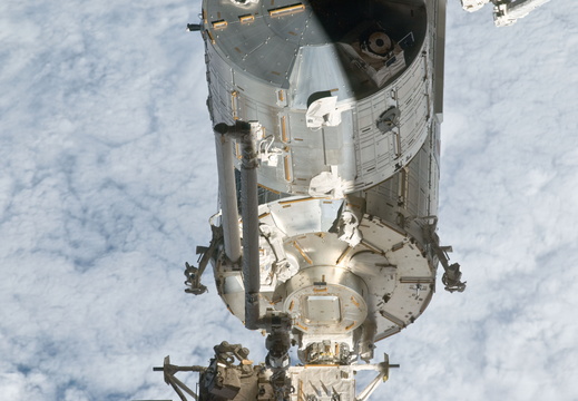 STS135-E-10953