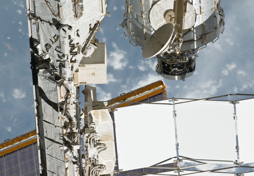 STS135-E-10846