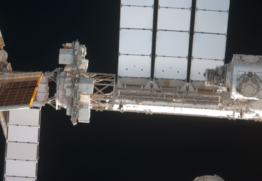 STS135-E-06805