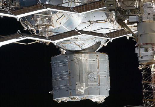 STS135-E-11269