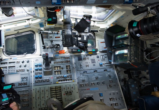 STS135-E-07152