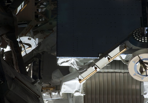 STS135-E-08420