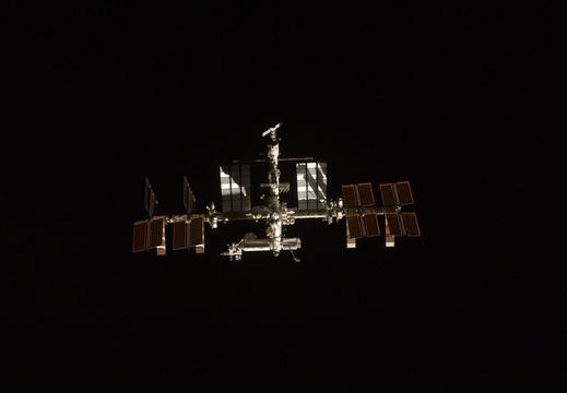 STS135-E-06708