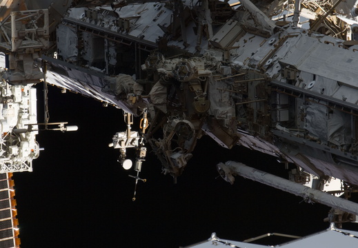 STS135-E-11162