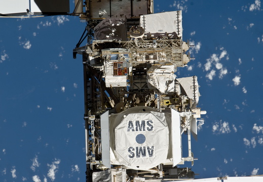 STS135-E-10878