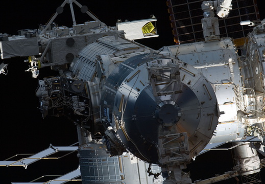STS135-E-11204