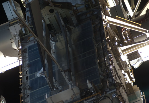 STS135-E-08428