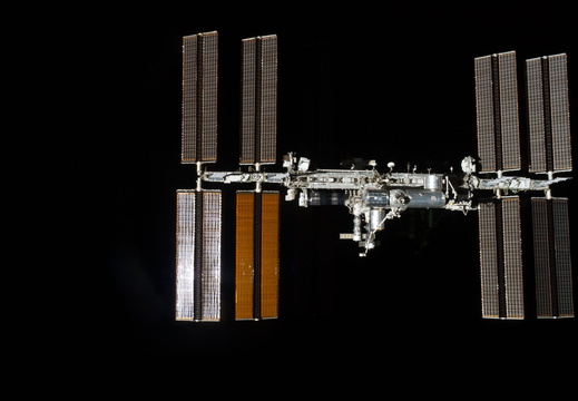STS135-E-11780