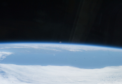 STS135-E-12050