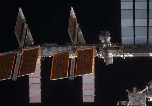 STS135-E-06785