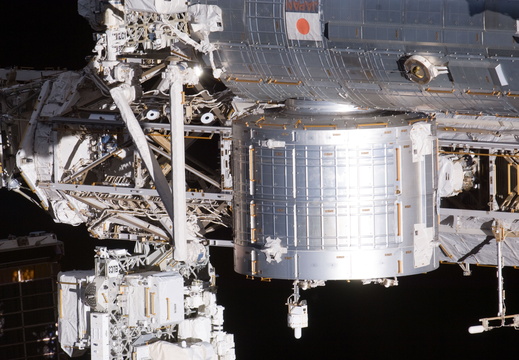 STS135-E-11072