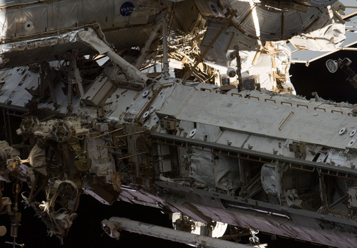 STS135-E-11154