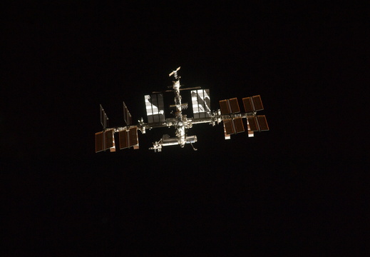 STS135-E-06699