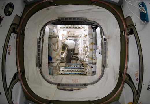 STS135-E-09127