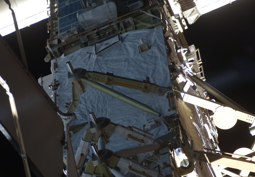 STS135-E-08432