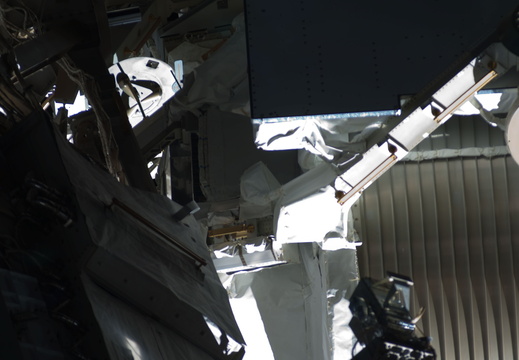 STS135-E-08399
