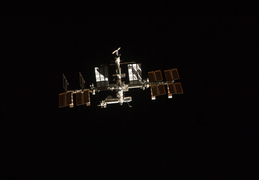 STS135-E-06702