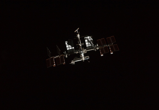 STS135-E-06694