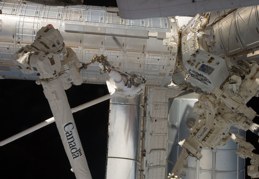 STS135-E-07592