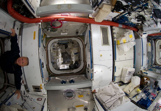 STS135-E-09172
